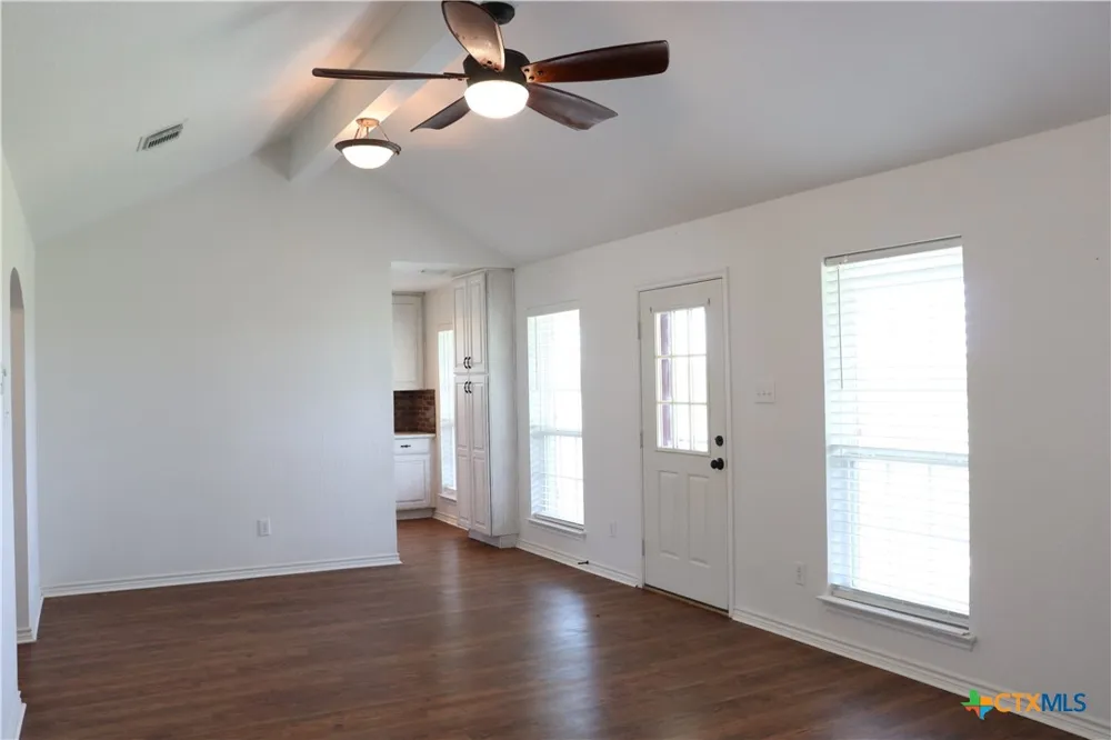 333 Lake Point Road Comanche, TX 76442