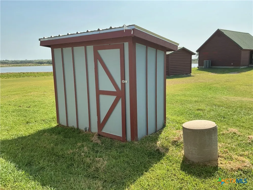 333 Lake Point Road Comanche, TX 76442