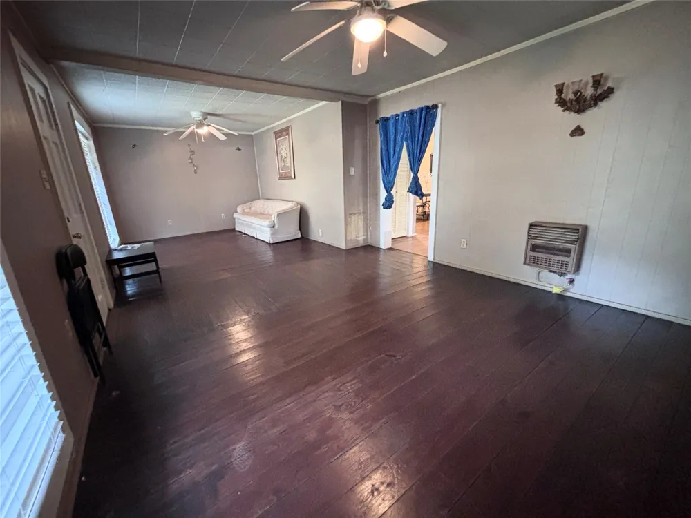215 Cleveland Winfield, TX 75493