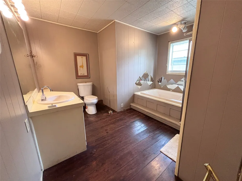 215 Cleveland Winfield, TX 75493