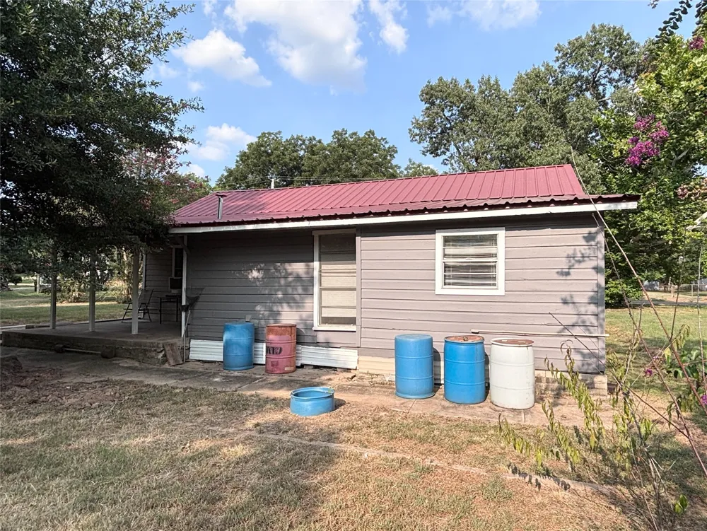 215 Cleveland Winfield, TX 75493