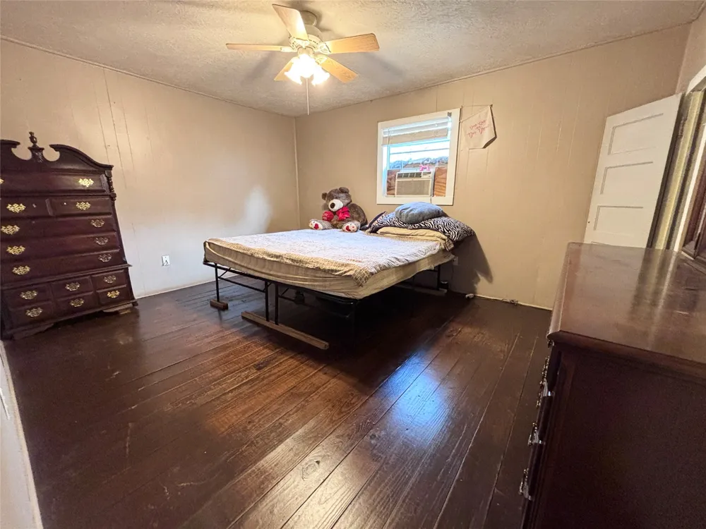 215 Cleveland Winfield, TX 75493
