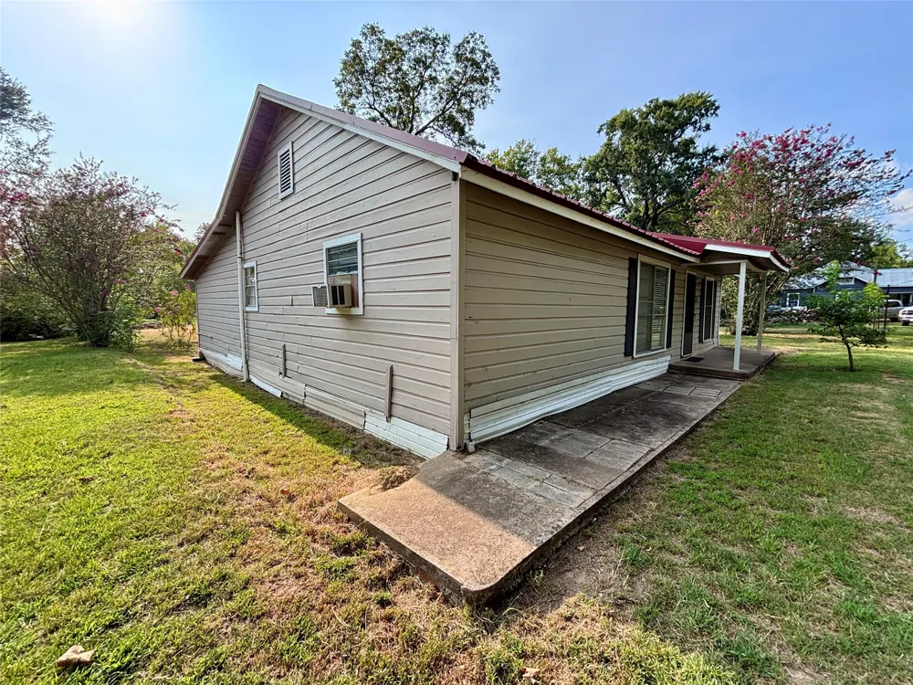 215 Cleveland Winfield, TX 75493