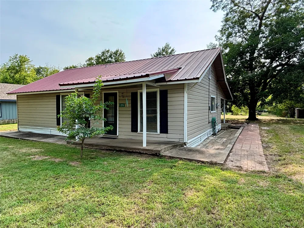 215 Cleveland Winfield, TX 75493