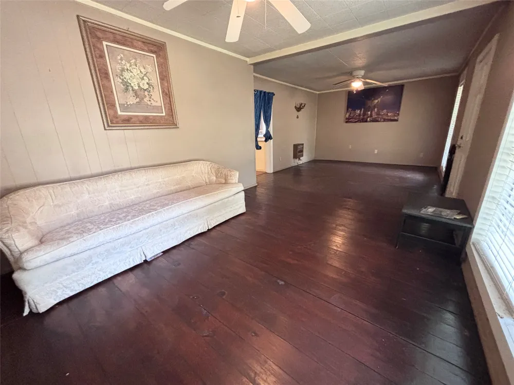 215 Cleveland Winfield, TX 75493