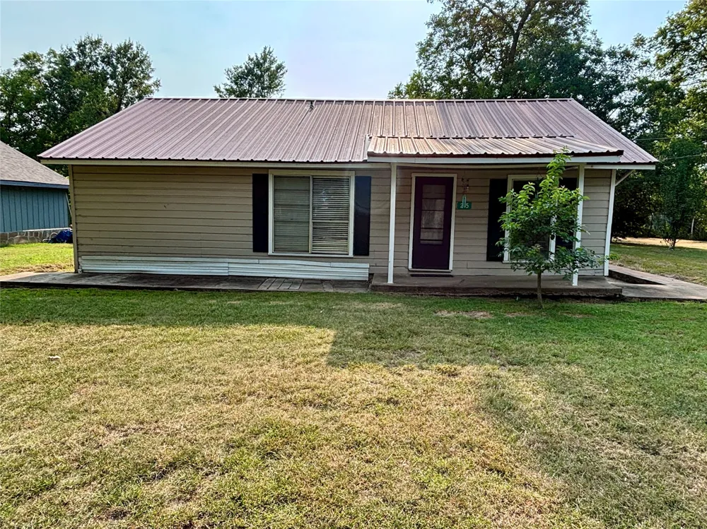 215 Cleveland Winfield, TX 75493