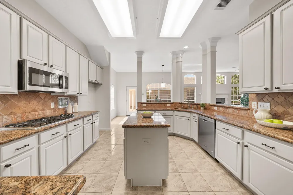 1602 Orlando Street Friendswood, TX 77546