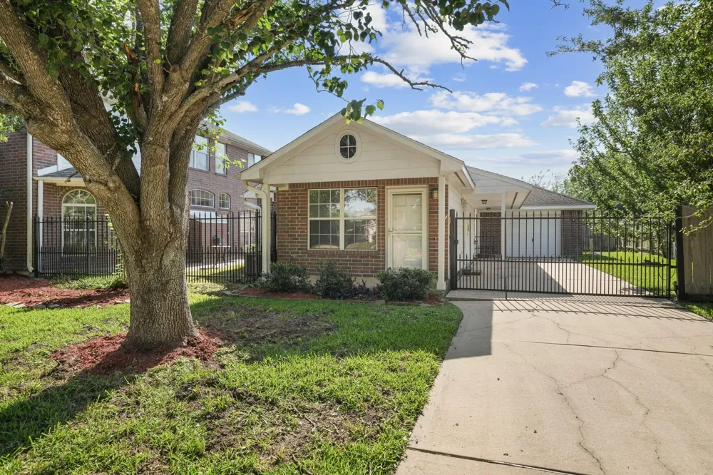 1602 Orlando Street Friendswood, TX 77546