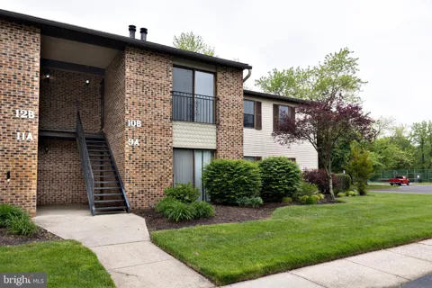 10 SUMAC COURT