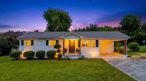 126 Lakeview Drive SE