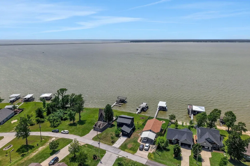 546 W Cattle Drive Onalaska, TX 77360