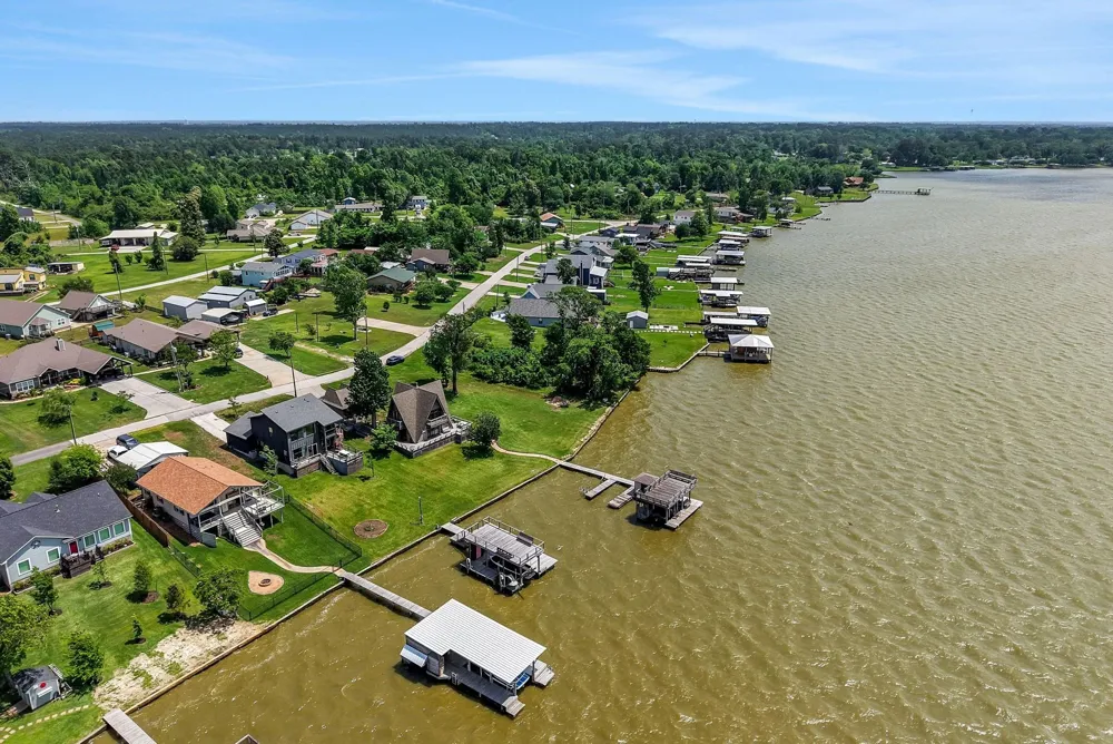 546 W Cattle Drive Onalaska, TX 77360