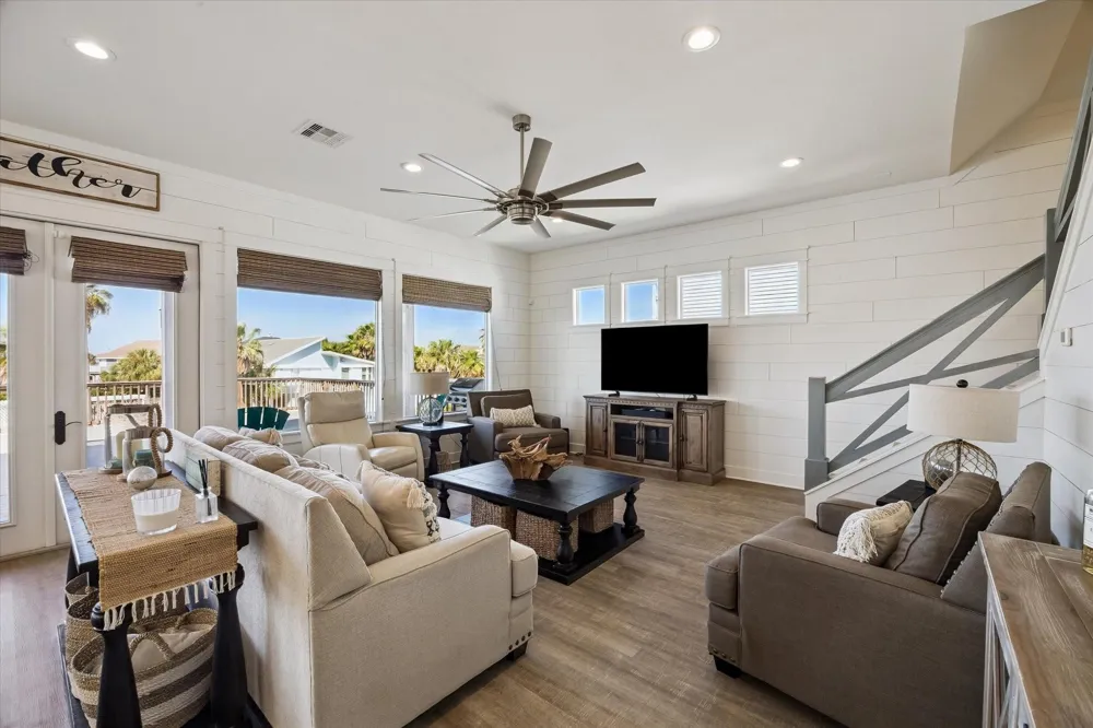 1534 Windsong Way Tiki Island, TX 77554