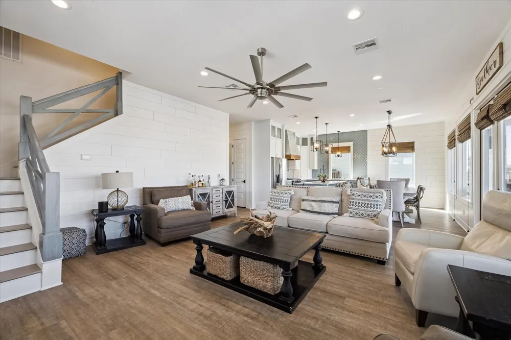 1534 Windsong Way Tiki Island, TX 77554
