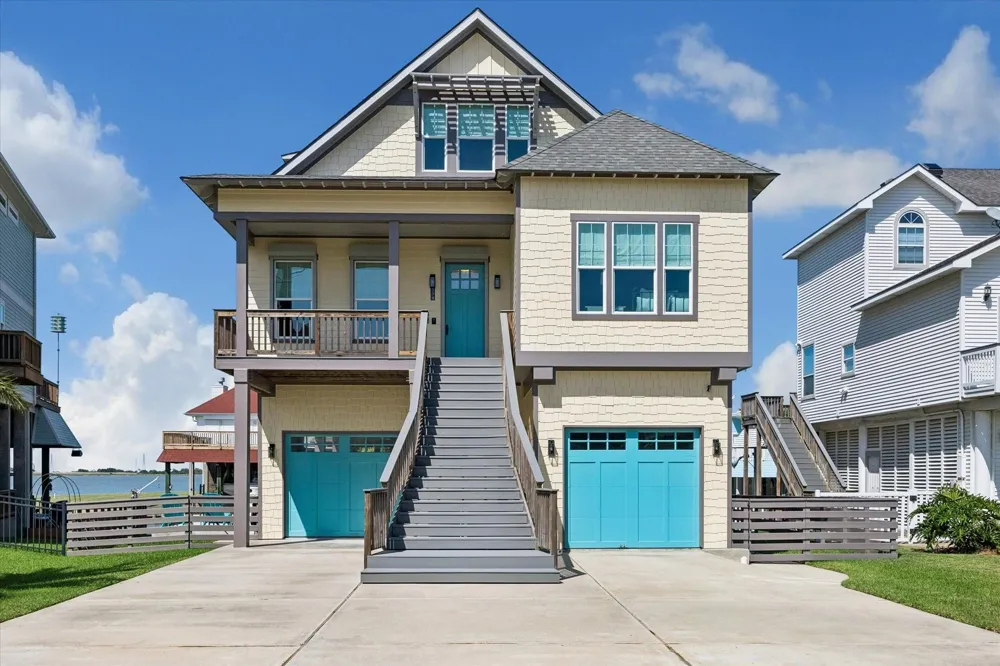1534 Windsong Way Tiki Island, TX 77554
