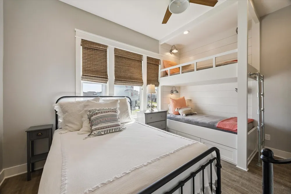 1534 Windsong Way Tiki Island, TX 77554