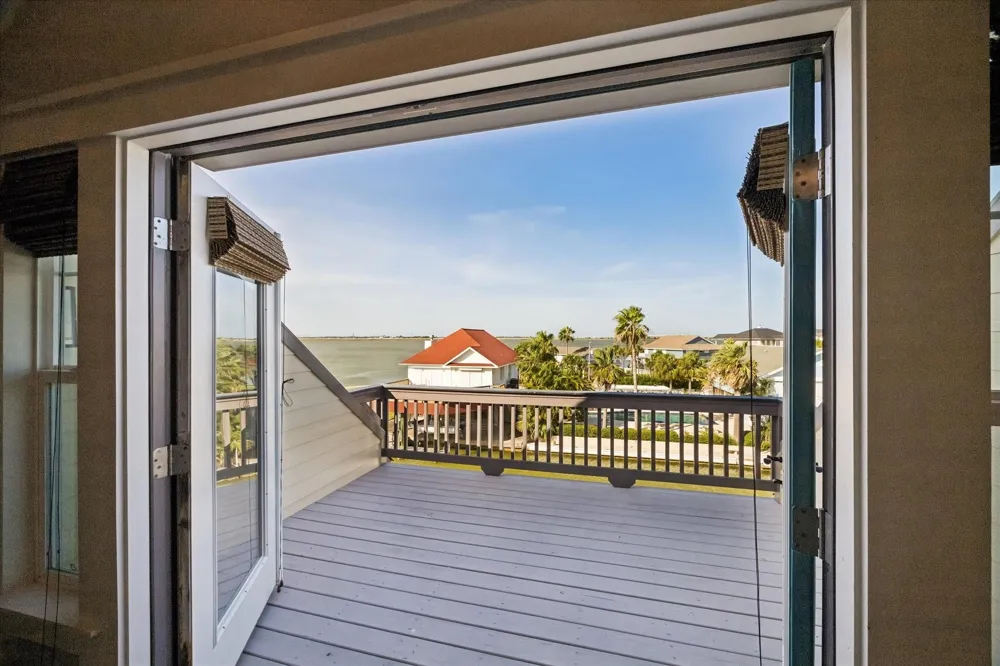 1534 Windsong Way Tiki Island, TX 77554