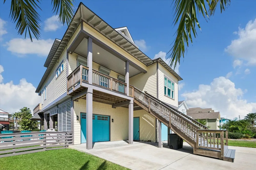 1534 Windsong Way Tiki Island, TX 77554