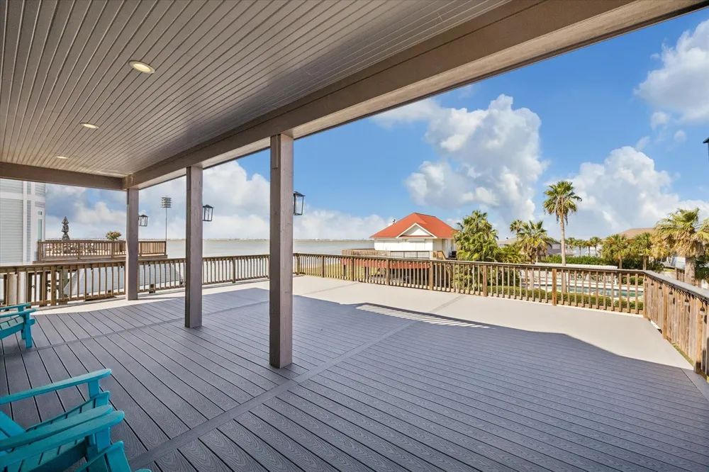 1534 Windsong Way Tiki Island, TX 77554