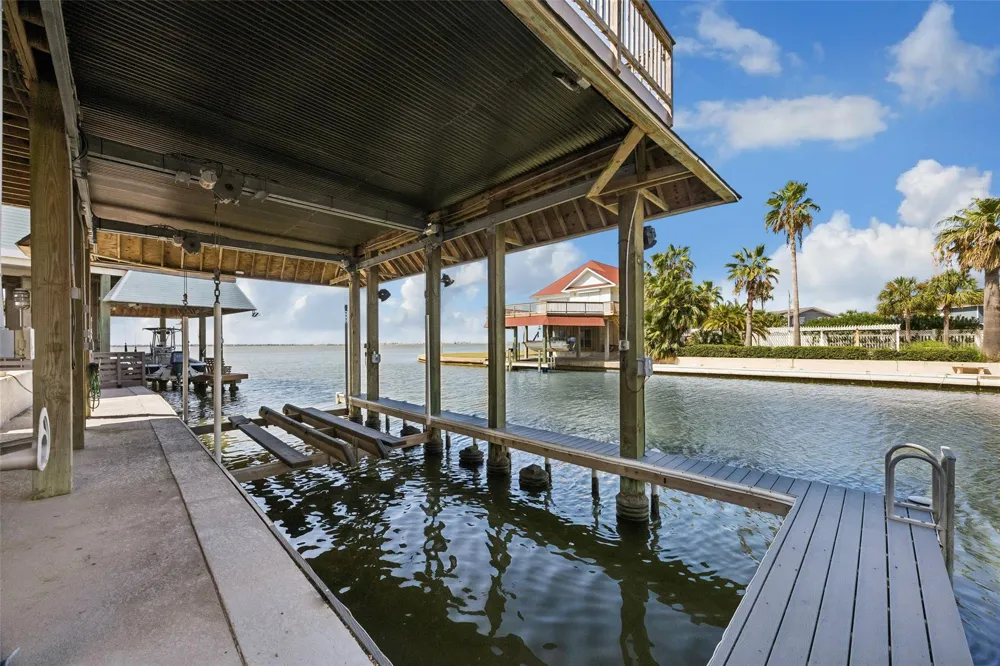 1534 Windsong Way Tiki Island, TX 77554
