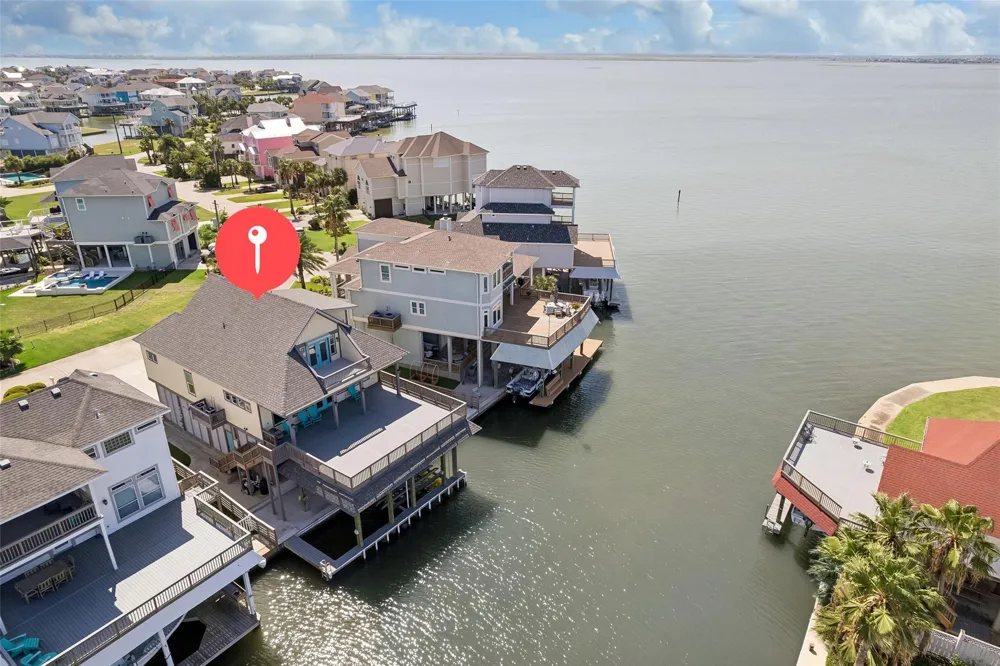 1534 Windsong Way Tiki Island, TX 77554