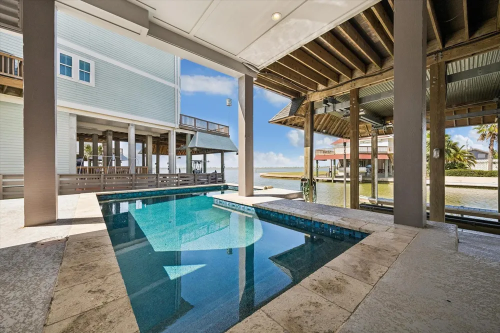 1534 Windsong Way Tiki Island, TX 77554