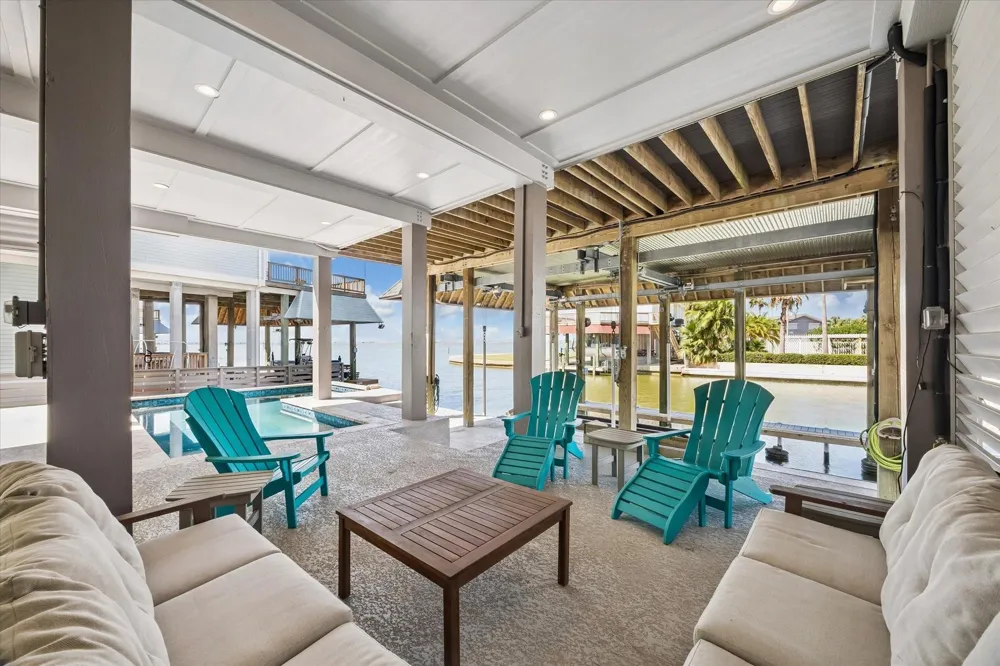 1534 Windsong Way Tiki Island, TX 77554