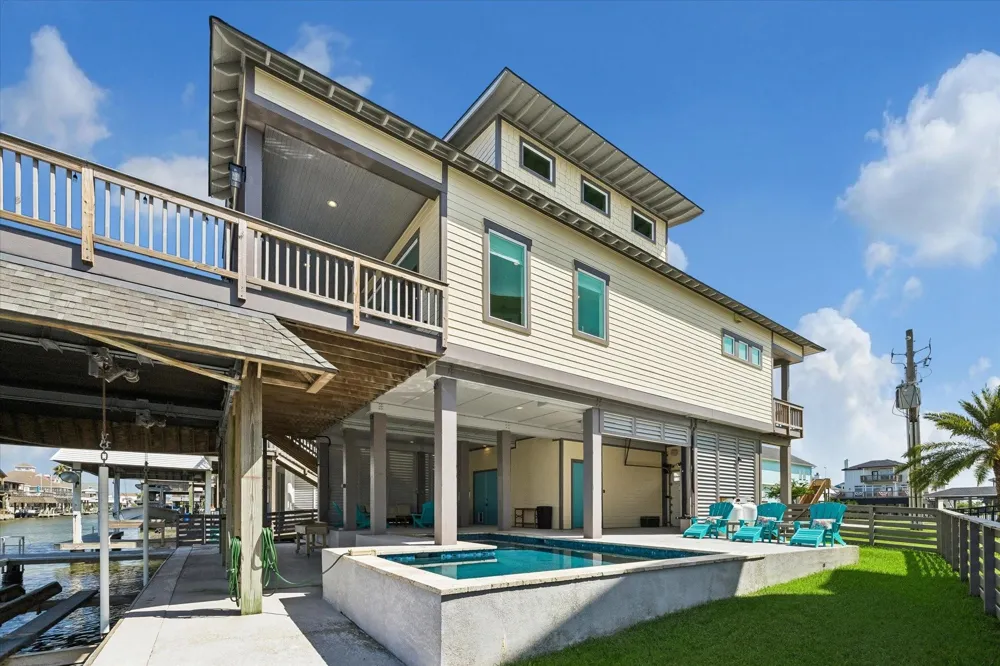 1534 Windsong Way Tiki Island, TX 77554