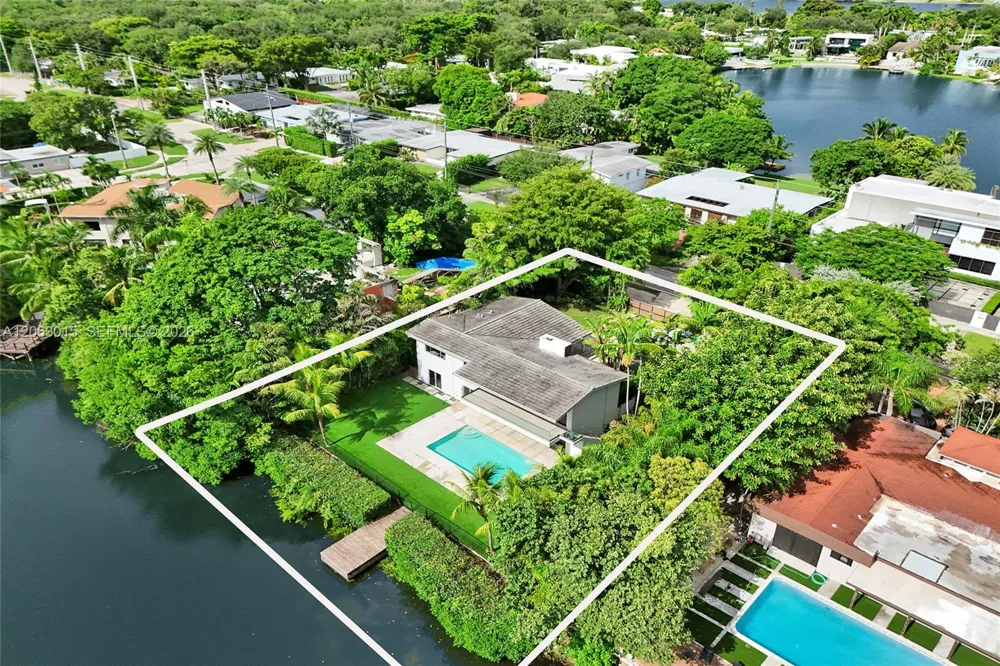 19231 NE 22nd Ave Miami, FL 33180
