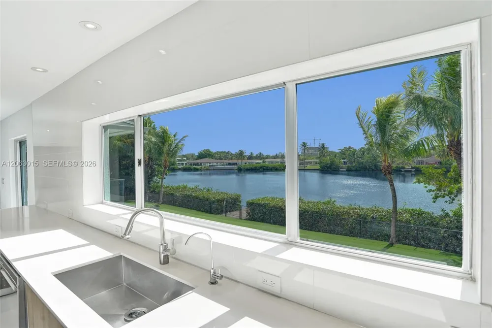 19231 NE 22nd Ave Miami, FL 33180