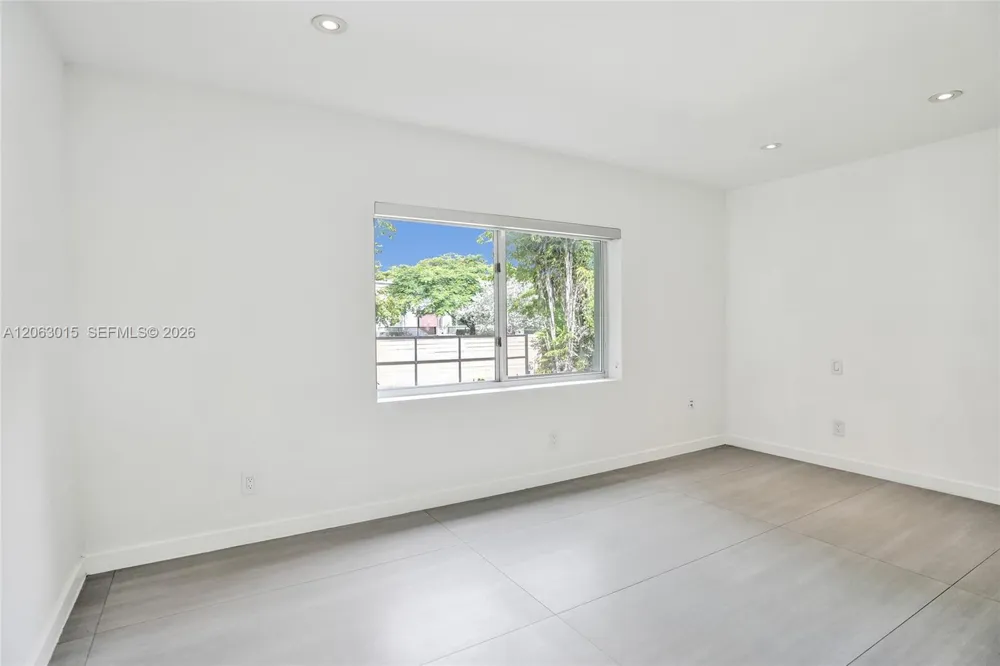 19231 NE 22nd Ave Miami, FL 33180