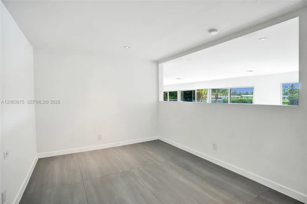 19231 NE 22nd Ave Miami, FL 33180