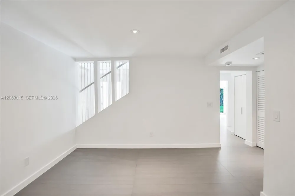 19231 NE 22nd Ave Miami, FL 33180