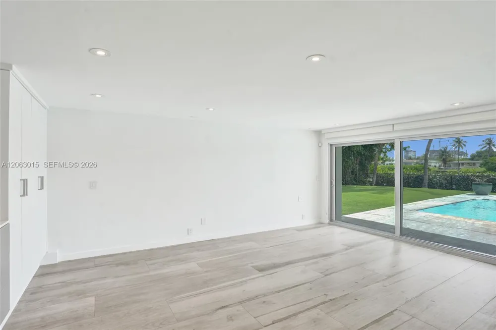 19231 NE 22nd Ave Miami, FL 33180