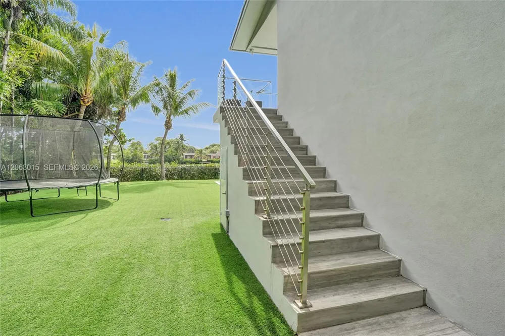 19231 NE 22nd Ave Miami, FL 33180