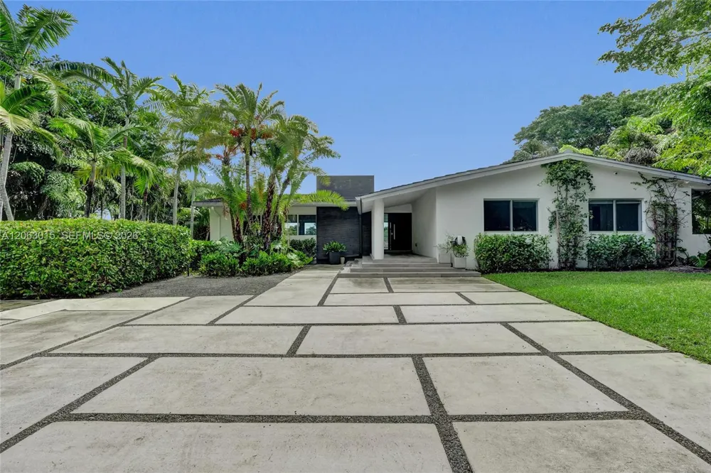 19231 NE 22nd Ave Miami, FL 33180