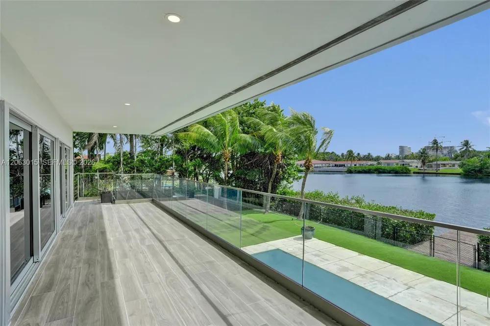 19231 NE 22nd Ave Miami, FL 33180