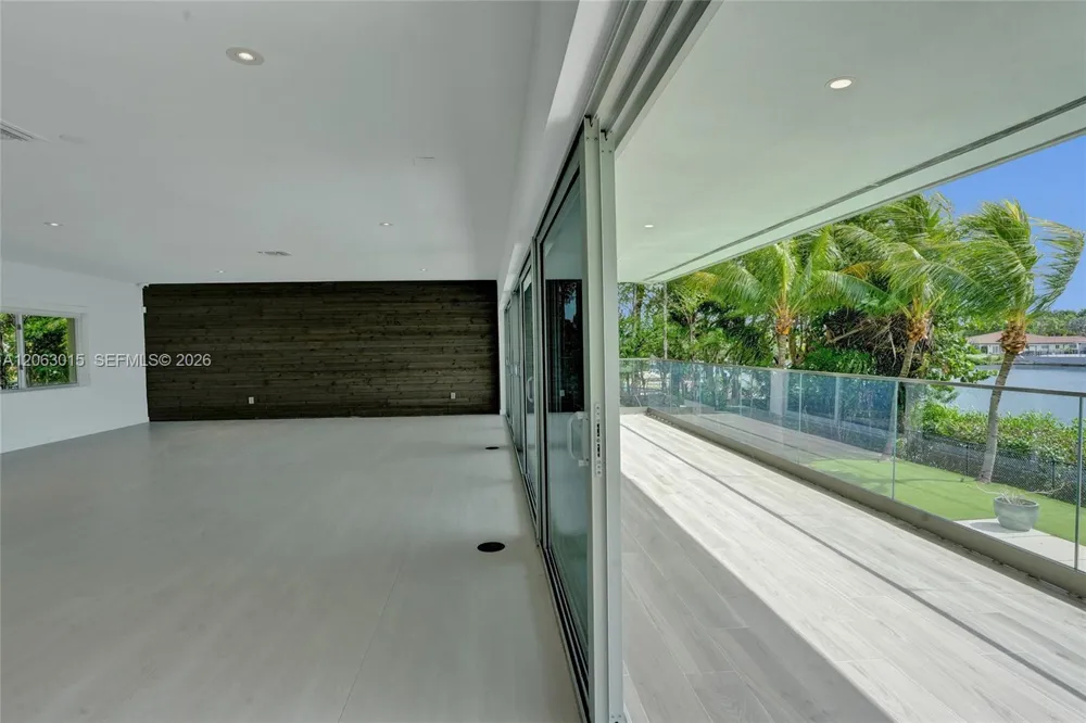 19231 NE 22nd Ave Miami, FL 33180