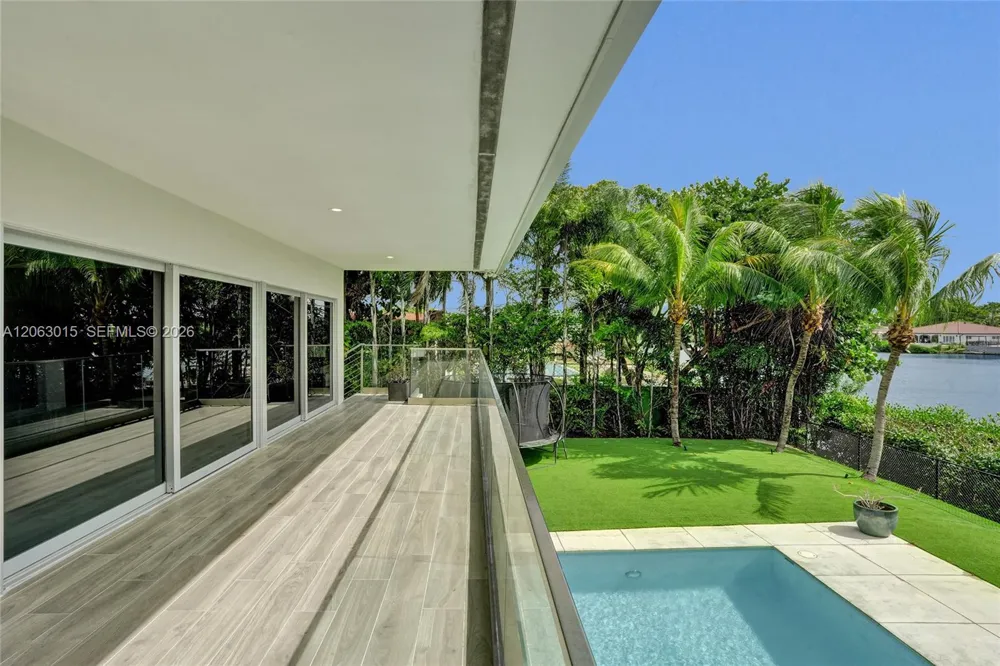19231 NE 22nd Ave Miami, FL 33180