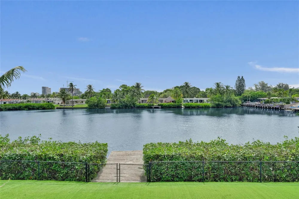 19231 NE 22nd Ave Miami, FL 33180