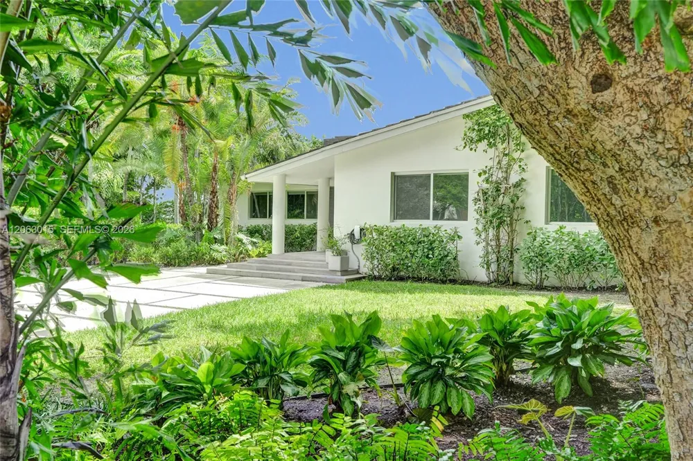 19231 NE 22nd Ave Miami, FL 33180