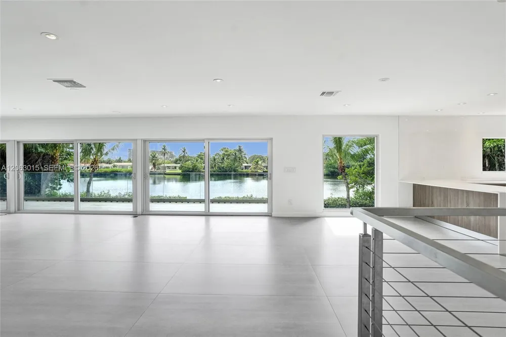 19231 NE 22nd Ave Miami, FL 33180