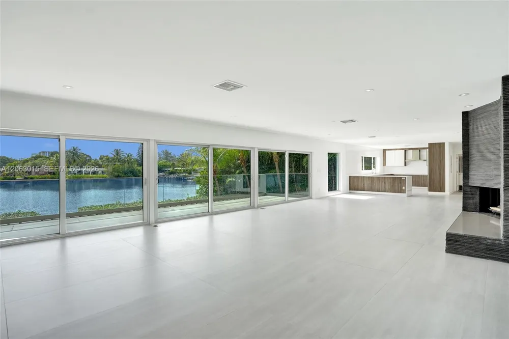 19231 NE 22nd Ave Miami, FL 33180