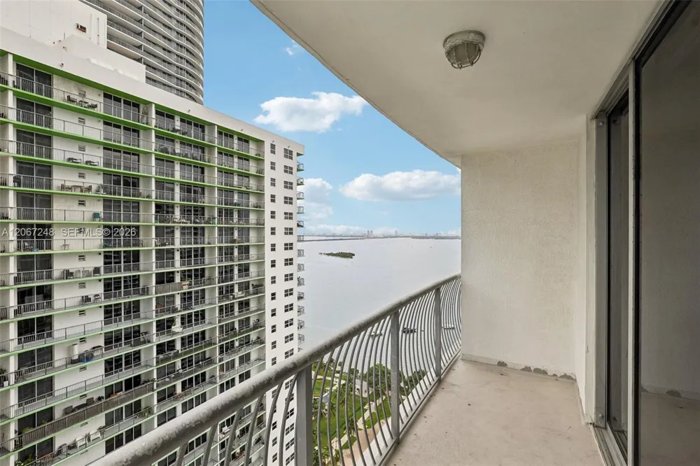 1750 Bayshore Dr #3207 Miami, FL 33132
