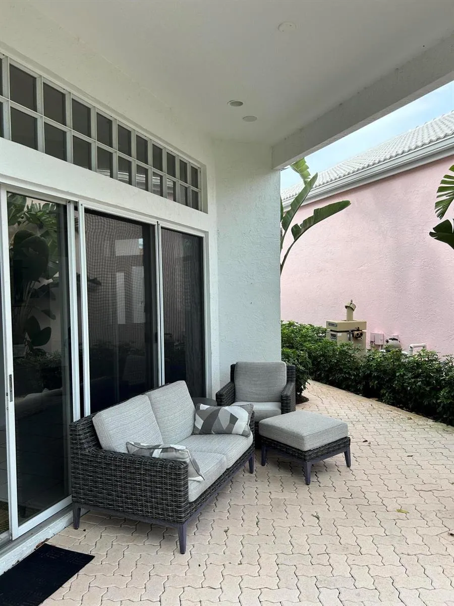152 CORAL CAY DRIVE Palm Beach Gardens, FL 33418