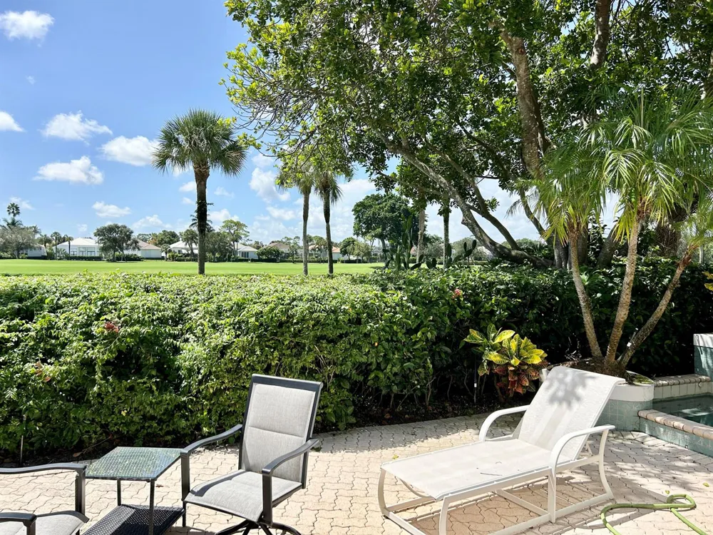152 CORAL CAY DRIVE Palm Beach Gardens, FL 33418