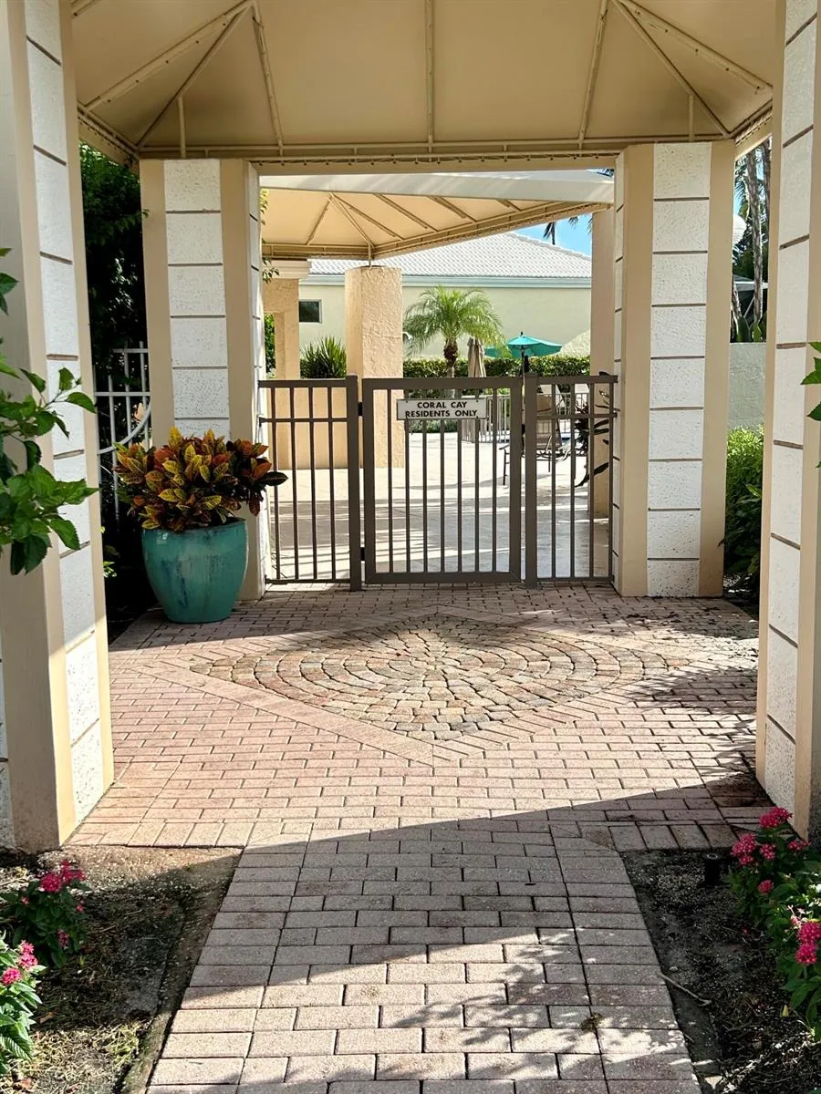 152 CORAL CAY DRIVE Palm Beach Gardens, FL 33418