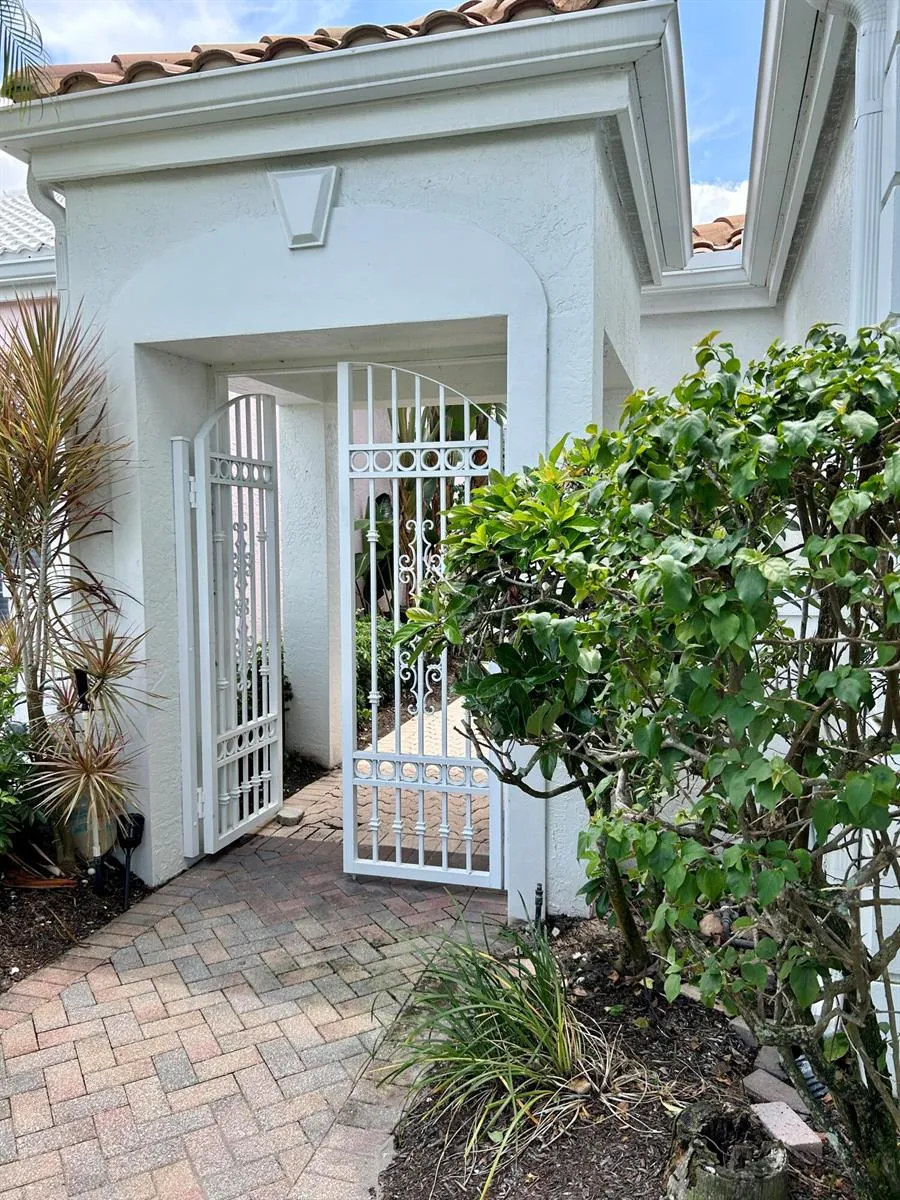 152 CORAL CAY DRIVE Palm Beach Gardens, FL 33418