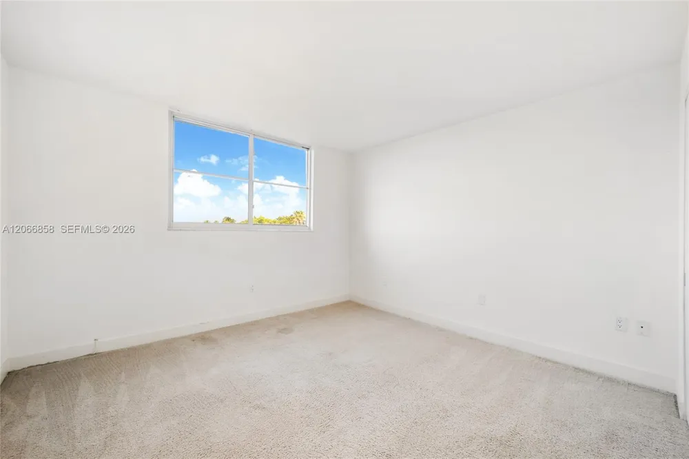 210 Sea View Dr #409 Key Biscayne, FL 33149