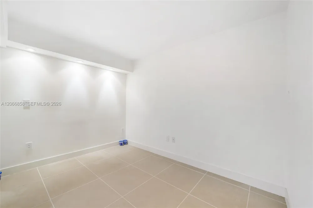 210 Sea View Dr #409 Key Biscayne, FL 33149